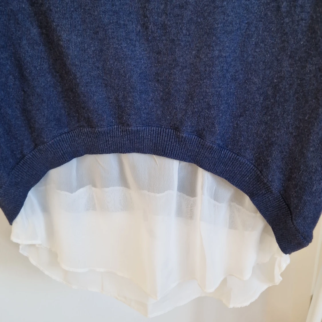 Blå tröja med vit detalj från ONLY - 2