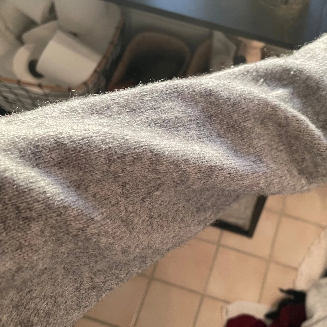 Grå tröja med tigertryck  - 2