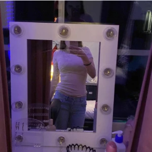 Rosa ribbad T-shirt från H&M - Säljer då jag inte använder T-shirts men använt kanske 2 ggr så väldigt bra skick. Köpte för ca 150/200 