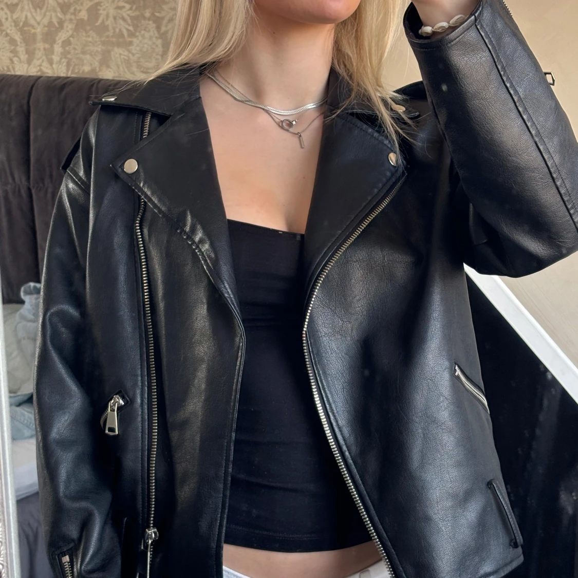 Svart skinnjacka