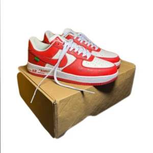 Air Force 1 x Louis Vuitton - Hej! Nu säljer jag mina helt sprojlans nya Air Force 1 x Louis Vuitton 🤗Kvaliteten är helt galen😅Skorna är i storlek 44 men passar även storlek 43😎Fler bilder finns om intresserad. Pris kan självklart diskuteras💸Hör gärna av er vid någon som helst fråga eller undran😋