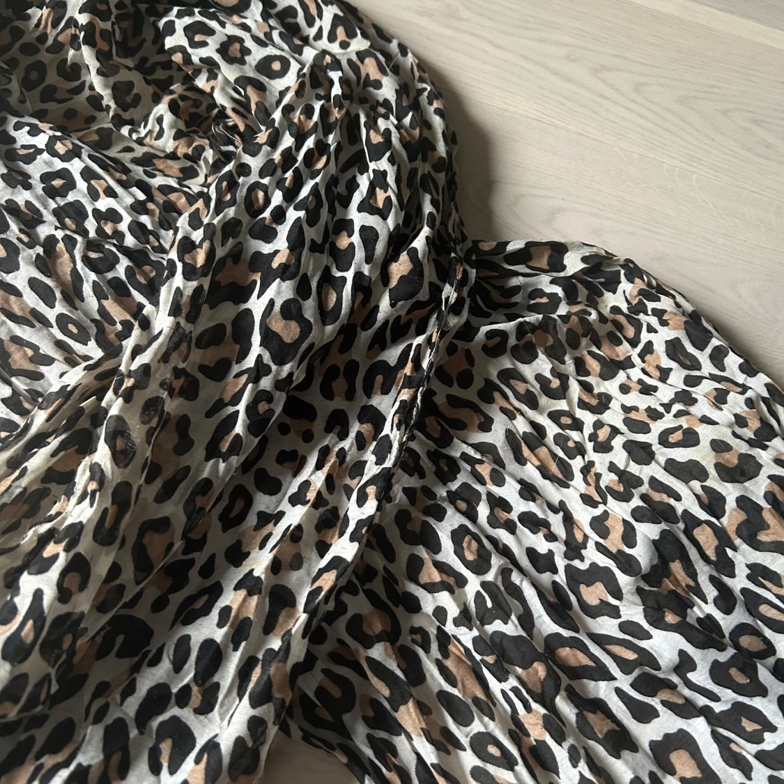 Leopardmönstrad halsduk