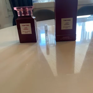 Tom Ford Lost Cherry 3ML - Tom Ford lost cherry 3ML. Luktar riktigt gott och fruktigt.