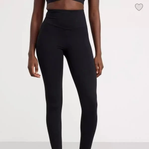 Svarta tränings tights  - Tränings tights med knyt snören på insidan gott skick💕