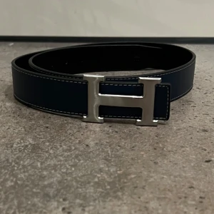 Blått bälte - Stilrent blått bälte från h3rmes.  10/10  Pris kan diskuteras vid snabb affär Hör av dig vid frågor 