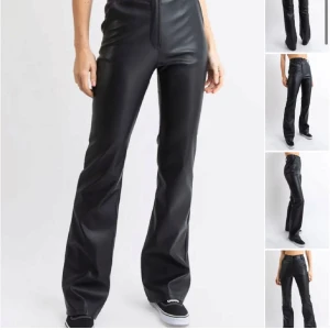 Svarta skinnbyxor - Snygga svarta skinnbyxor med hög midja och slits vid anklarna. Byxorna har en tight passform upptill och blir vidare nedtill, vilket ger en cool look. Perfekta för att ge din outfit en edgy touch Från Madlady .