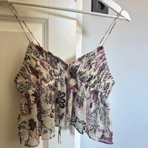 Topp - Super fin och populär topp från Zara som inte kommer till användning! 
