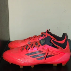 Adidas f50 pro fotbollskor  - Adidas f50 storlek 45. Pro modell och endast använda några gånger.