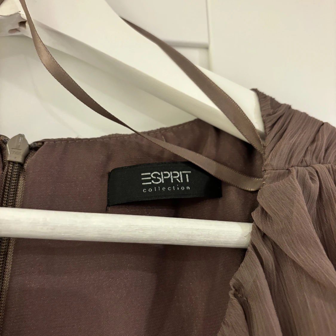 Brun klänning från Esprit - 3