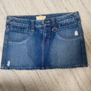 Jeanskjol - Superfin jeanskjol från Bershka😍😍 endast provad och i storlek 34🥰🥰