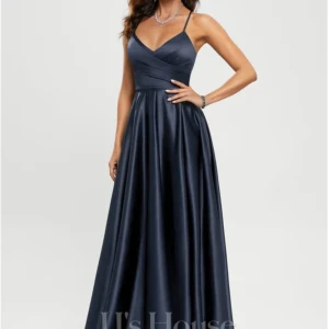 Mörkblå långklänning med snörning - säljer nu min jätte fina balklänning. den har öppen rygg med snörning. jag är 168 och hade medel klackar och den går ner hela vägen. den är som ny💗