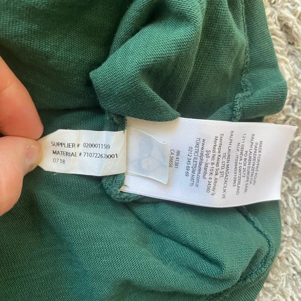 Säljer denna rikigt feta Ralph lauren t shirt men som är perfekt för sommarn!⭐️ Skick : 9/10!🙌 Storlek M passar M🤝 Hör gärna av er om ni har funderingar!👍. T-paidat.