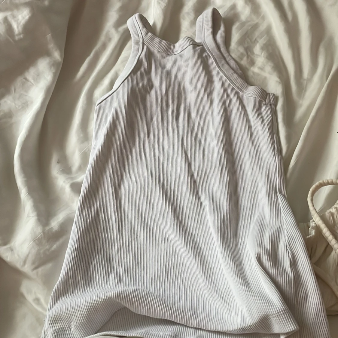 Vit ribbad linnetopp - 1