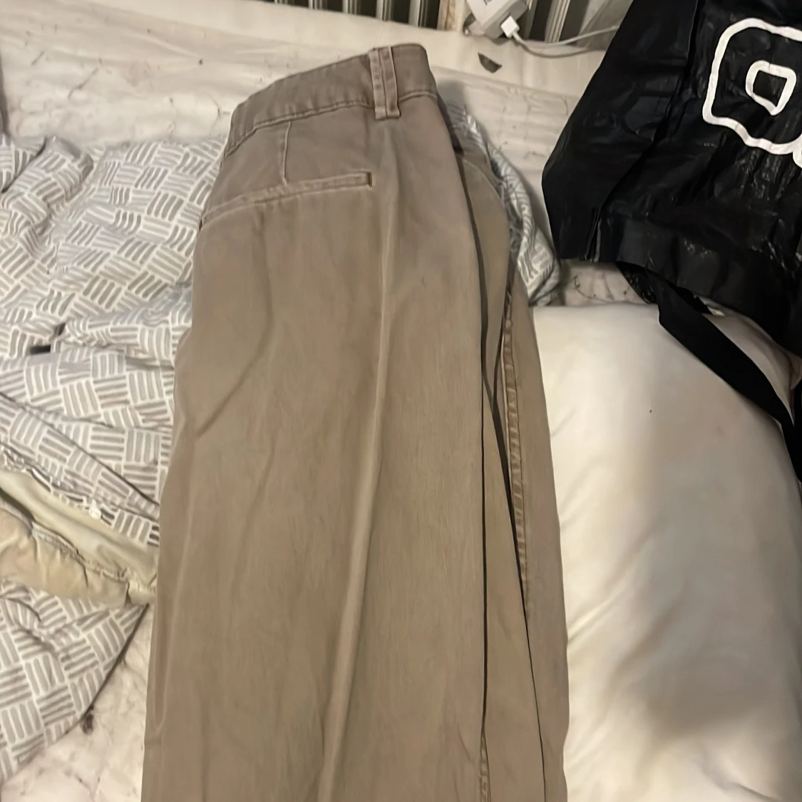 Beige byxor från Bershka - 1