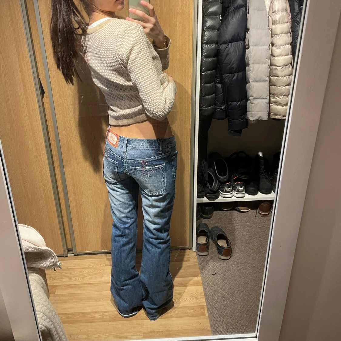 Lågmidjade bootcut jeans med strass - 4