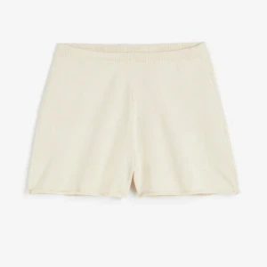 Beige stickade shorts - Mjuka och följsamma :)