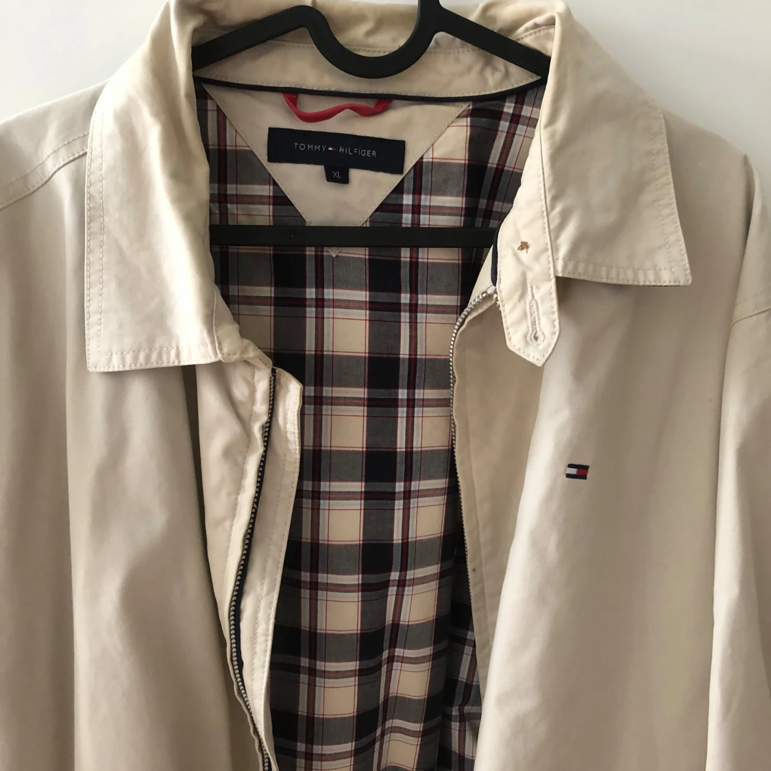 Beige jacka från Tommy Hilfiger - 1