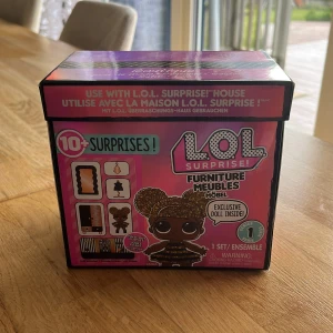 Lol Queen bee boutique new arrivals - Använt, men i bra skick. Säljer för det inte kommer till användning längre.