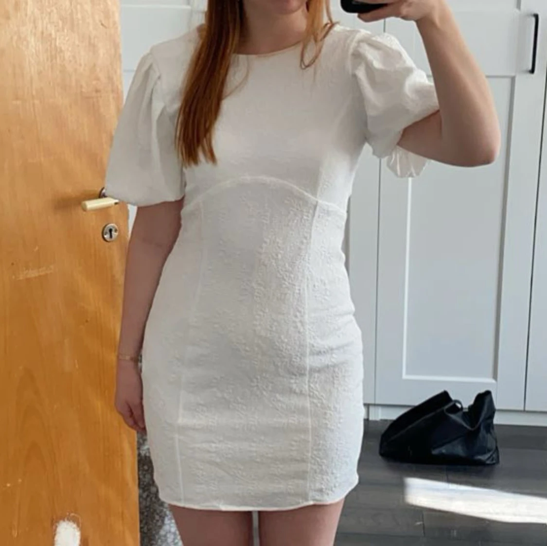 Vit klänning med puffärm  - 2