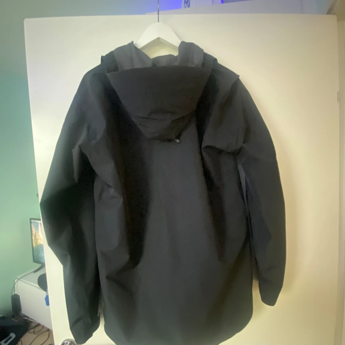 Svart skaljacka från Haglöfs med huva - 1