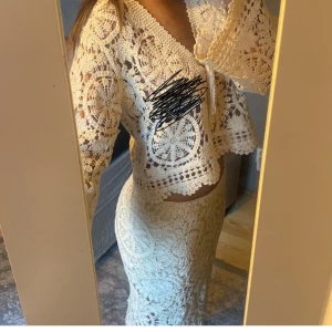 Kjol och topp - Säljer super fint sett, L i kjolen och S i toppen. Jag vanligt vis har M tycker denna passar mig