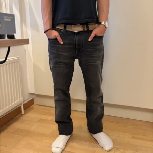 Sprillans nya nudie jeans - Helt nya oanvända nudie jeans i den populära modellen lean dean med snygg wash 😎. Skick: 10/10 | Färg: Mono gray | Modell: Lean Dean | Storlek: W31 L32 | skriv vid minsta lilla fråga 🗣️🗣️