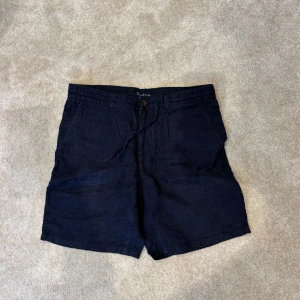 Bondelid linneshorts - Blåa linnebyxor ifrån bondelid, storlek 46 (S), endast använda 2 gånger. Nypris 899, mitt pris 199