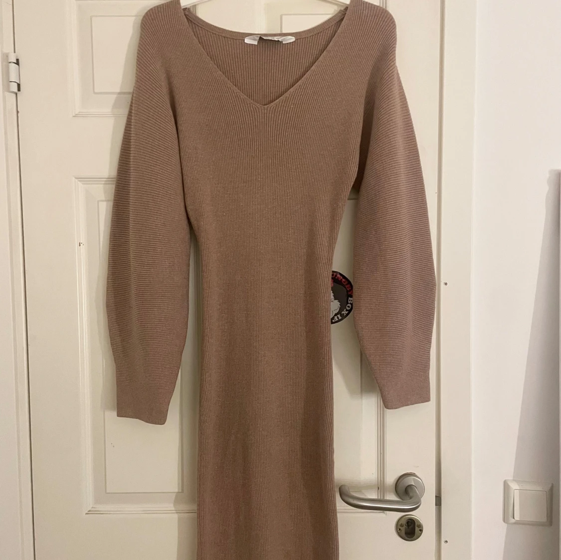 Klänning med ballong armar 