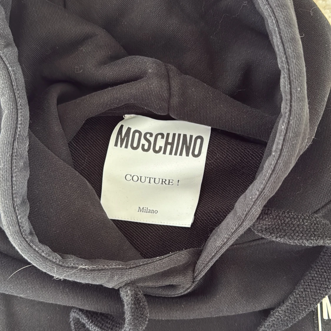 Svart hoodie från Moschino - 1