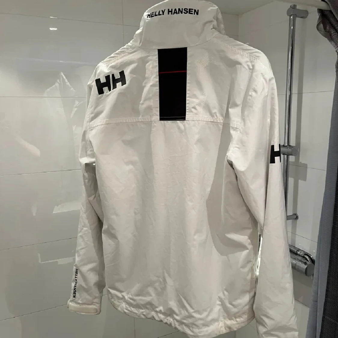 Vit Helly hansen vindjacka  - 1