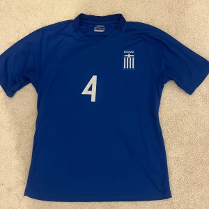 Fotbollströja - Landslagströja Grekland Manolas 4, bra skick bara lite slitet på namntrycket😊