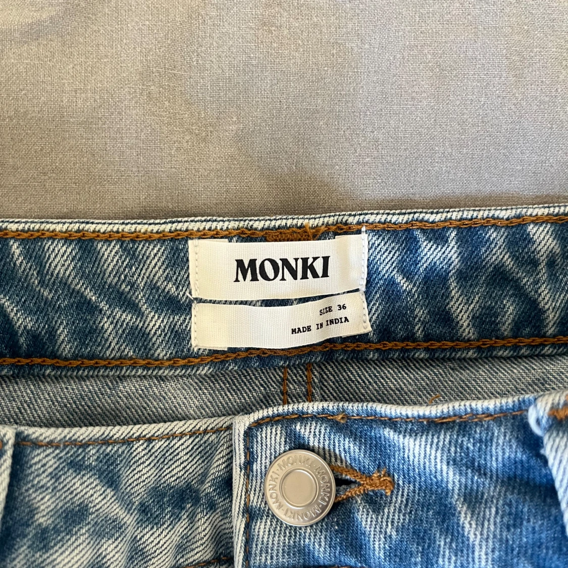 Blå jeanskjol från Monki - 4