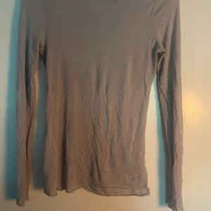 Kashmir intimissimi tröja I st s - Säljer min Intimissimi tröja I st s då det inte är min färg. Inga hål eller sånt på tröjan utan är som ny då jag inte använt den så mycket.