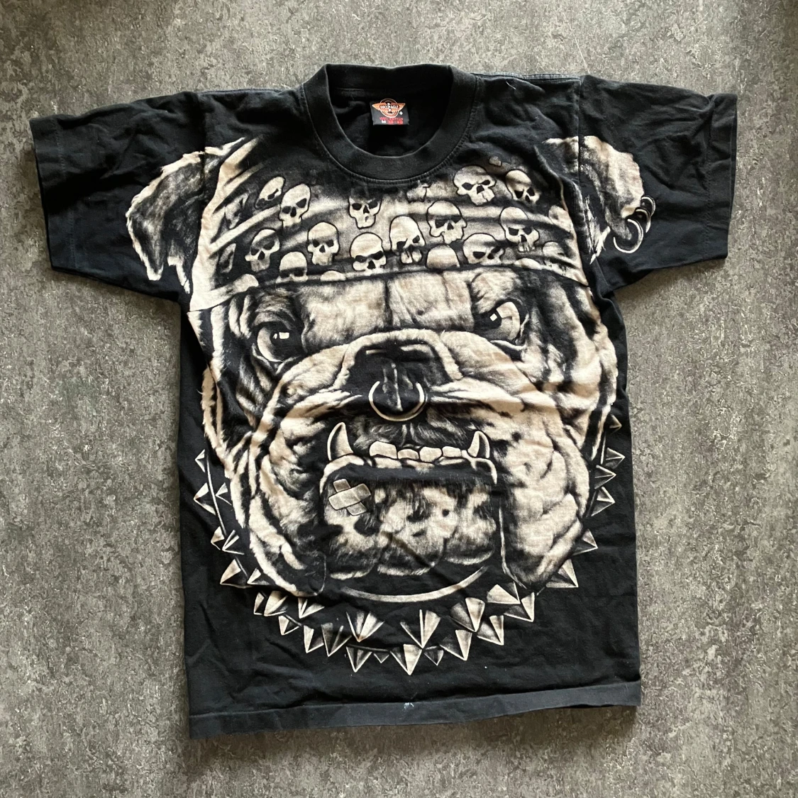 Svart t-shirt med stor bulldog-tryck