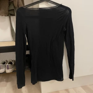 Intimissimi tröja - Tröja från intimissimi. Lite sliten men inget som syns när man bär den.