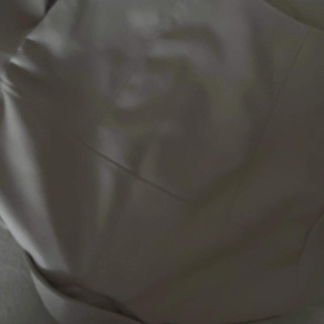 Beige croppad skinnjacka med dragkedja🤍 - 1