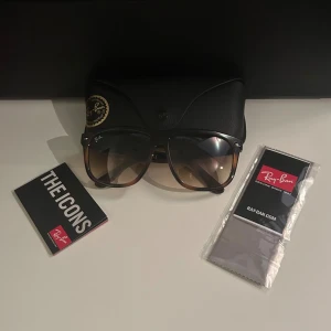 RayBan Boyfriend - Rayban boyfriends i 10/10 skick, inte en repa. Fodral, låda och accessoarer medföljer.