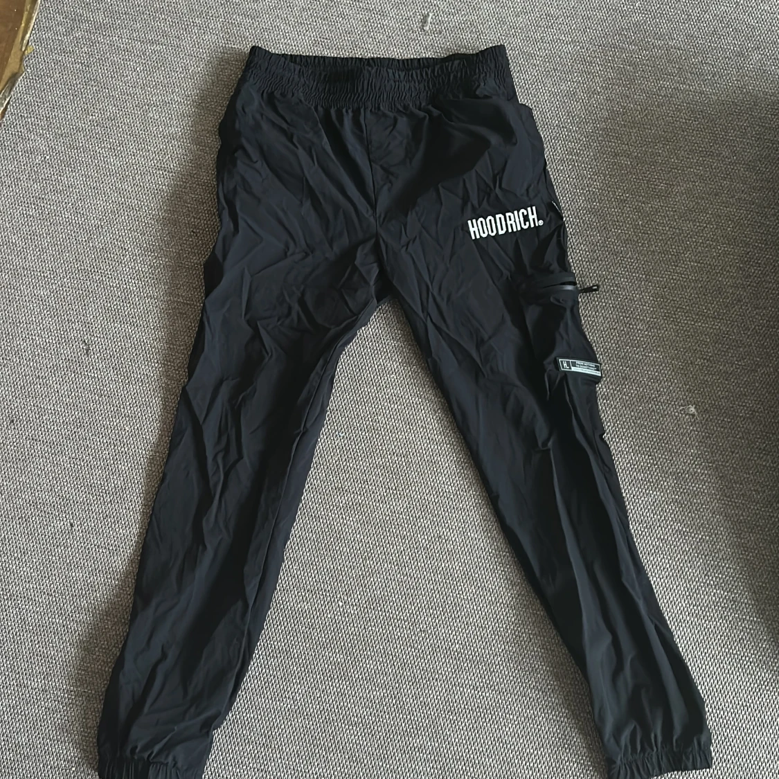 Svarta cargobyxor från Hoodrich