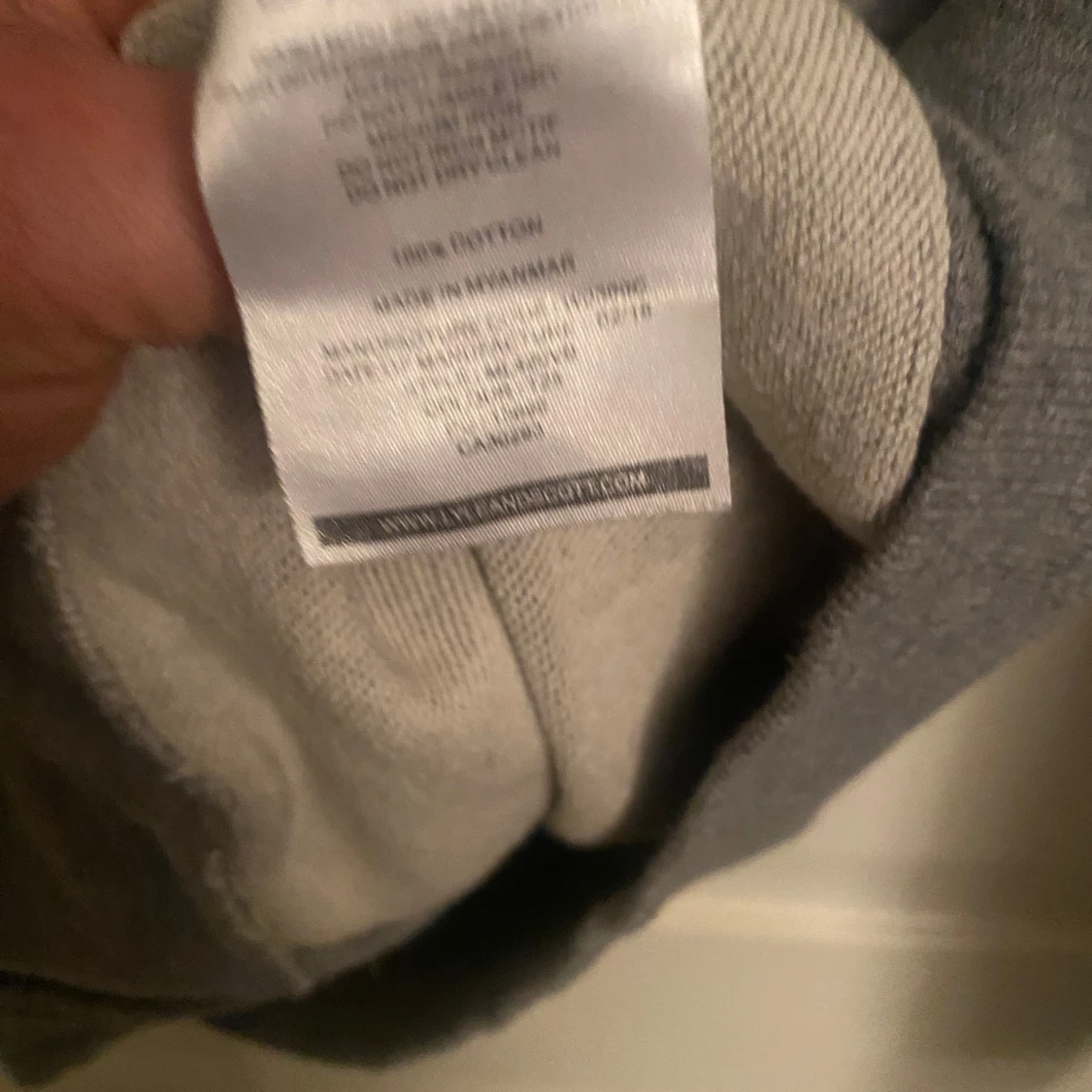 Grå hoodie från Lyle & Scott - 2