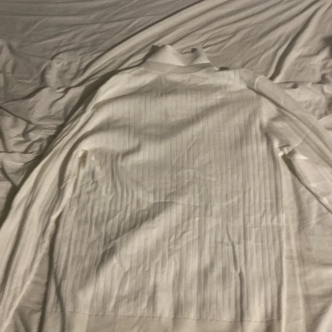 Vit långärmad pikétröja med ståkrage - 1