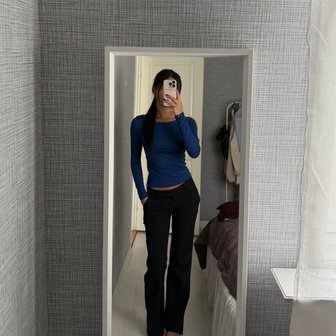 Mörkblå croppad långärmad topp