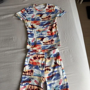 Gap Pyjamas 146/164 - 100% Bomull pyjamas från GAP 13-14 år. Har använts några gånger. 