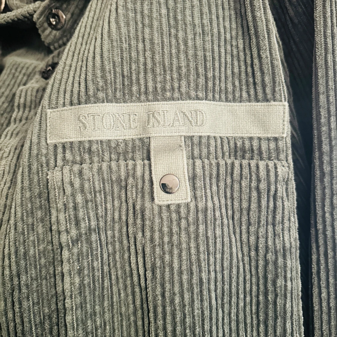 MörkGrön corduroy manchester-skjorta från Stone Island - 3