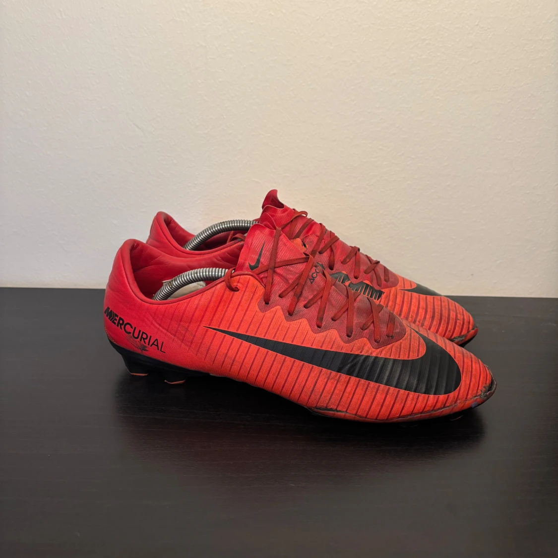 Nike Mercurial röda fotbollsskor storlek 44,5