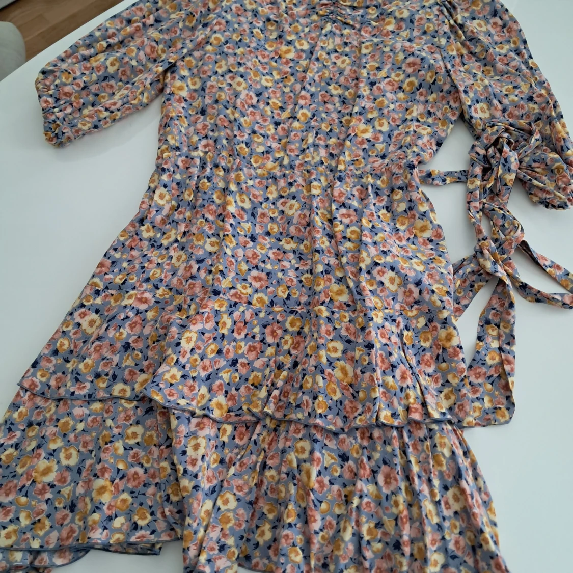 Blommig kortklänning från Valerie - 3