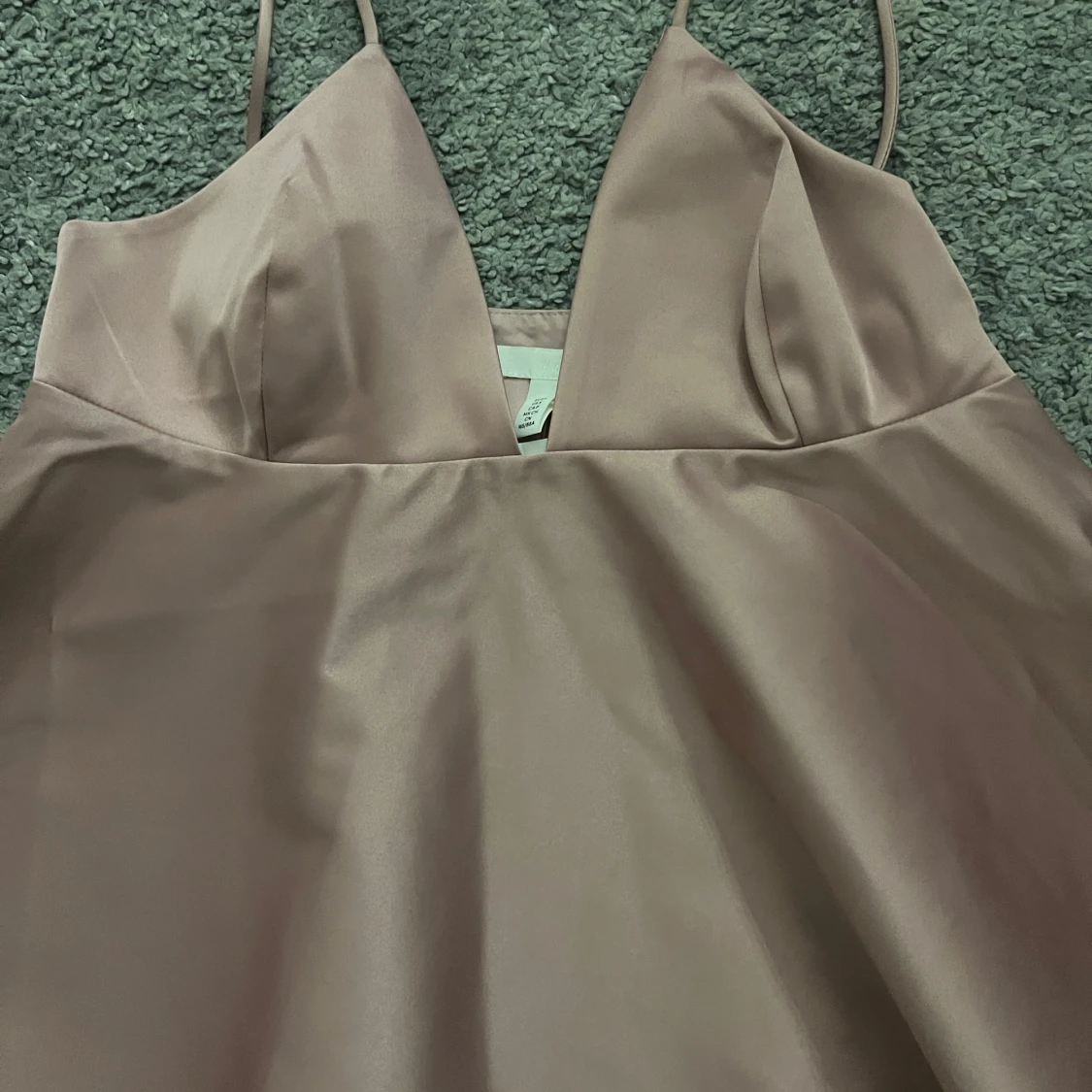 Champagnefärgad satinlinne från H&M