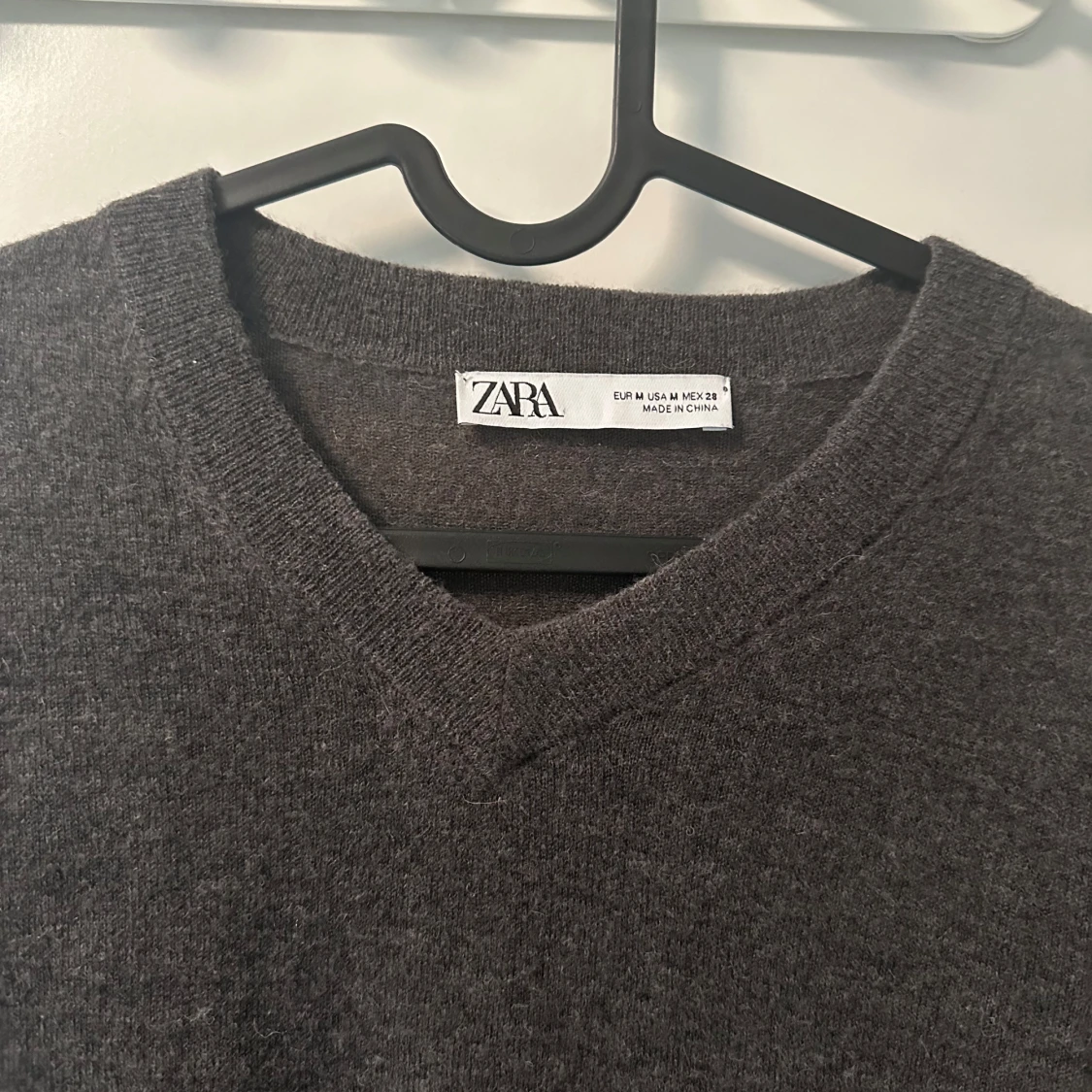 Mörkgrå stickad tröja från Zara - 2