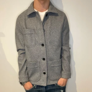 Overshirt - Snygg och perfekt för sommar/vår | Strl - S | Skick - 10/10 | Nypris - ca 1200 kr | För ytterligare frågor är det bara att skriva 🤝