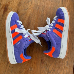 Adidas Campus 00s - Hej säljer ett par campus som är i ny skick super fina och aldrig varit använda mer än två gånger säljer då jag så gott som aldrig använder dom