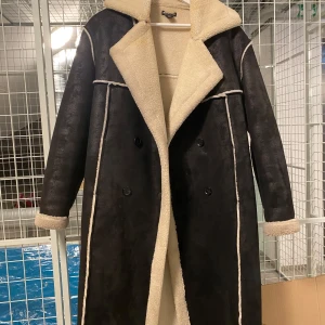 Prettylittlething jacka  - Använt några gånger i mycket bra skick